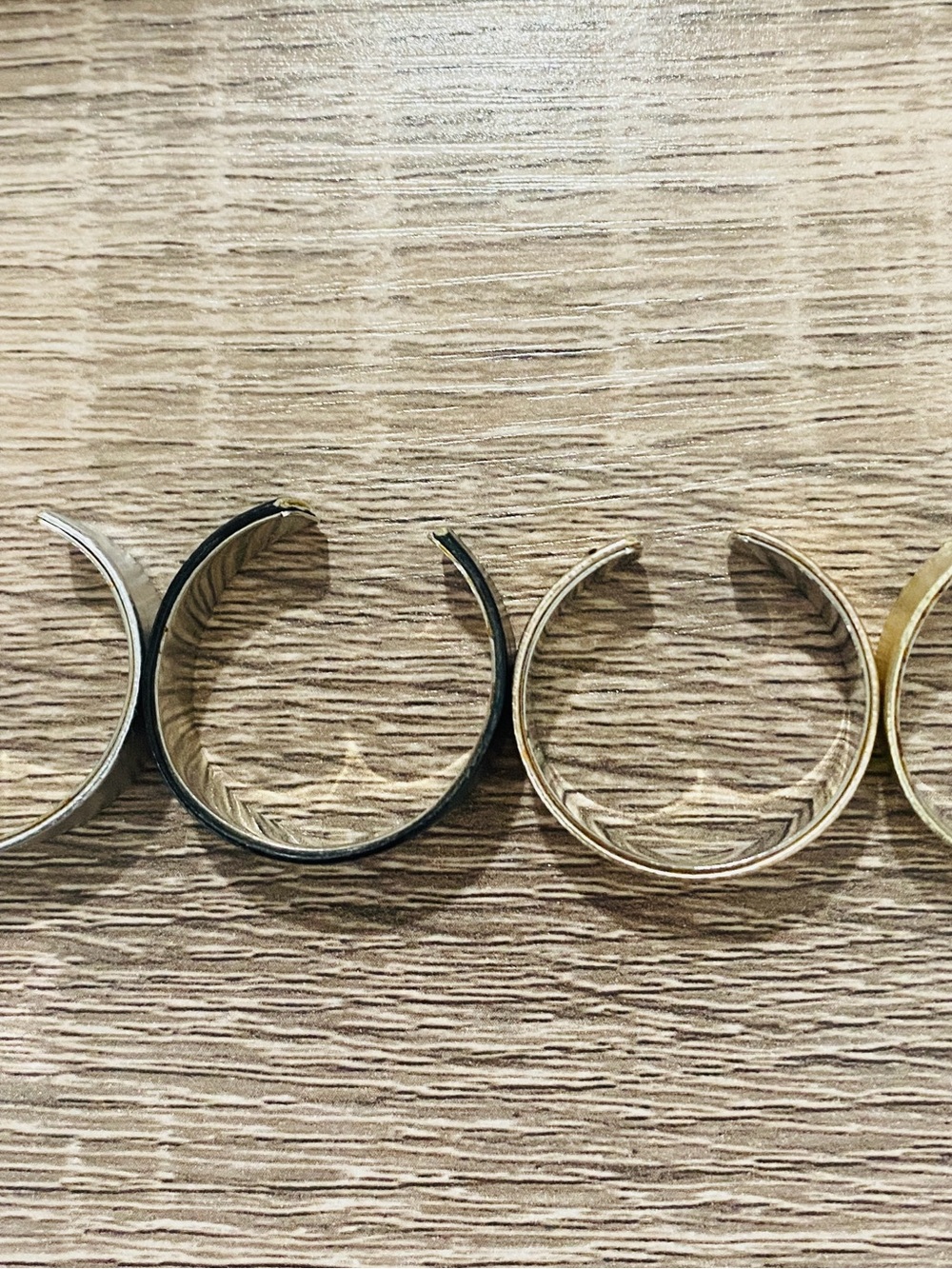 4-Set of cuffs for ponytails in Black, Gold, Silver, and Rose Gold - Picture 3 of 8